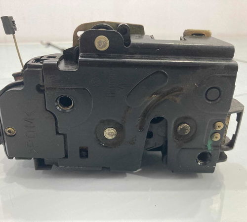 Fechadura Traseira Direita Volkswagen Golf Sr 2002