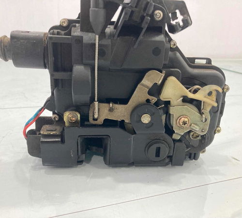 Fechadura Traseira Direita Volkswagen Golf Sr 2002