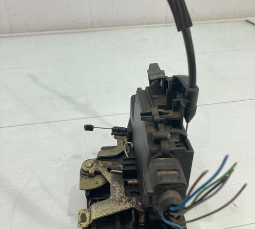 Fechadura Traseira Direita Volkswagen Golf Sr 2002