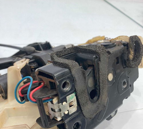 Fechadura Traseira Direita Volkswagen Polo Sedan 2012