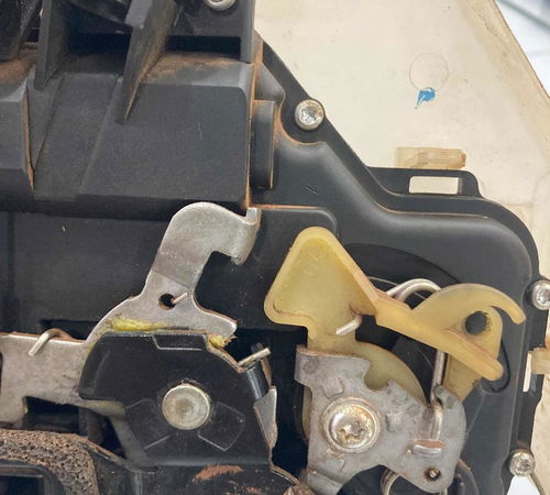 Fechadura Traseira Direita Volkswagen Polo Sedan 2012