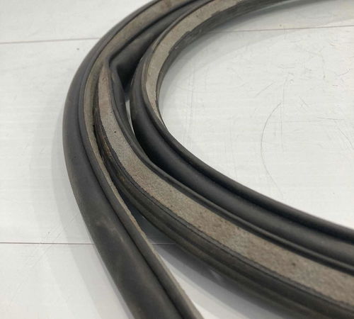 Borracha De Vedação Traseira Direita Volkswagen Polo Sedan