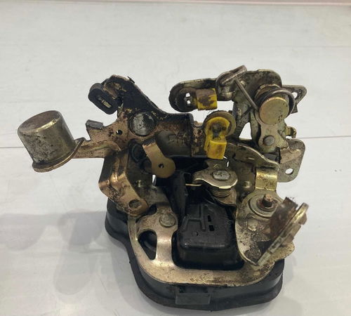 Fechadura Traseira Direita Chevrolet Cor...