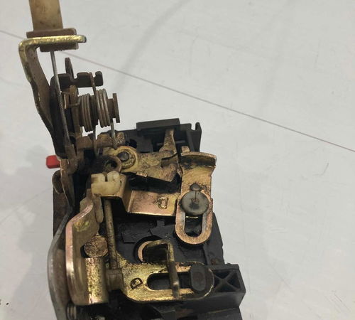 Fechadura Porta Traseira Direita Volkswagen Gol G3/g4 02/12