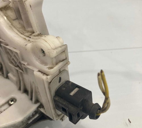 Fechadura Traseira Direita Volkswagen Voyage G5/g6 2013