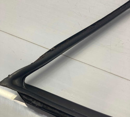 Borracha Do Vidro Vigia Traseiro Direito Toyota Corolla 2015