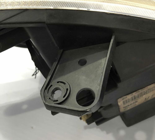 Farol Esquerdo Nissan Tiida 2008/2015 Com Detalhes