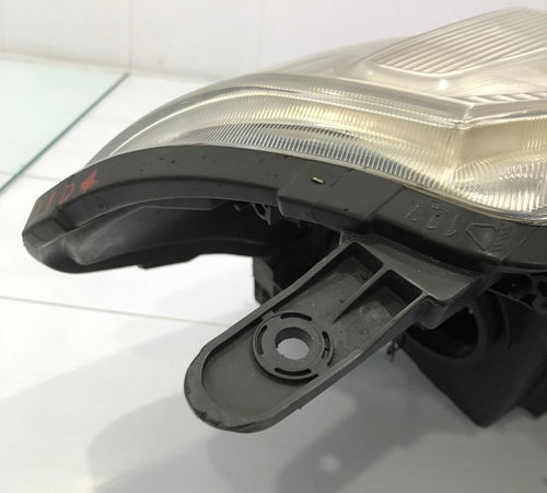 Farol Esquerdo Nissan Tiida 2008/2015 Com Detalhes