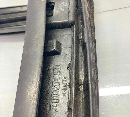 Borracha Canaleta Traseira Direita Renault Megane Grandtour