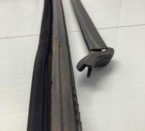 Borracha Canaleta Traseira Direita Cromada Vw Tiguan 2016