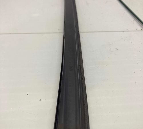 Borracha Canaleta Traseira Direita Cromada Vw Tiguan 2016