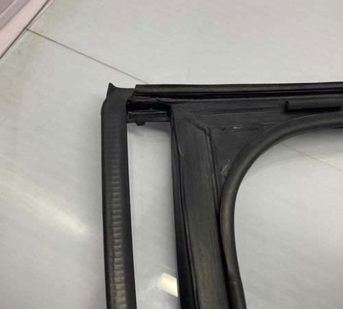 Borracha Canaleta Traseira Direita Vw Polo Sedan 2012