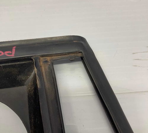 Borracha Canaleta Traseira Direita Vw Polo Sedan 2012