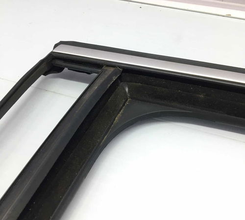 Borracha Canaleta T. E. Volkswagen Tiguan 2016 C/detalhe