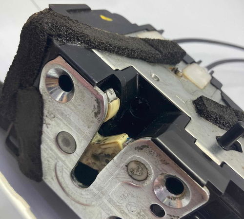 Fechadura Traseira Esquerda Nissan Tiida 08/14