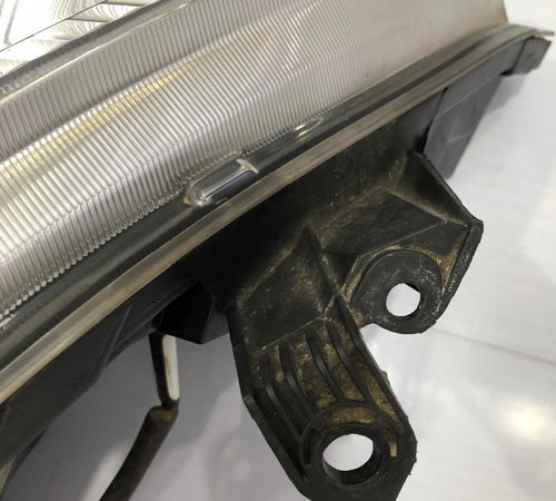 Farol Esquerdo Nissan Tiida 2008/2015