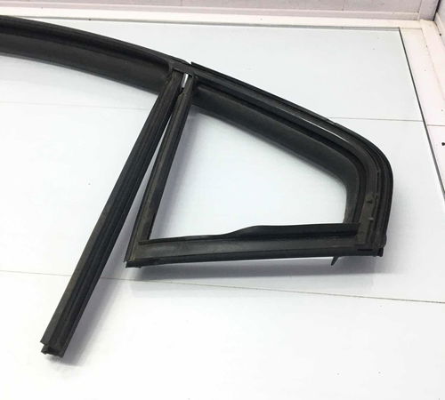 Borracha Canaleta Traseira Esquerda Chevrolet Onix 2017