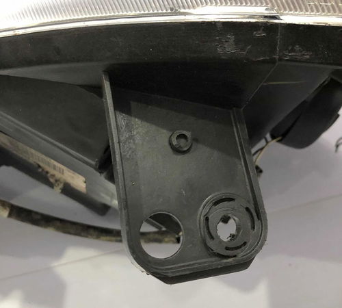 Farol Direito Nissan Tiida 2008/2015