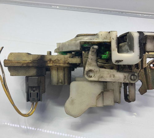 Fechadura Traseira Esquerda Honda Fit 2003/2008