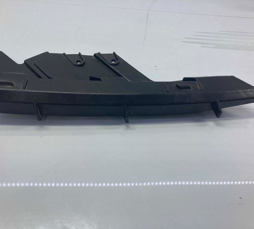Gui Farol Inferior Direito Chevrolet Cruze Sedan 2015