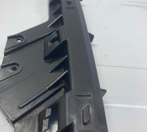 Gui Farol Inferior Direito Chevrolet Cruze Sedan 2015