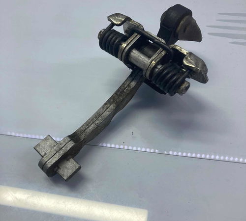 Limitador Traseiro Esquerdo Volkswagen F...