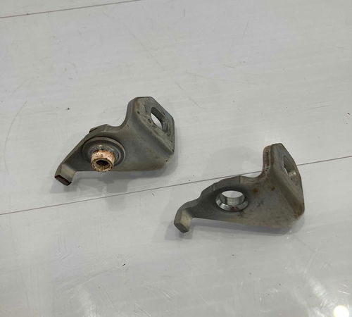Batente Dobradiça Dianteira Esquerda Ford Ecosport 2013/2017