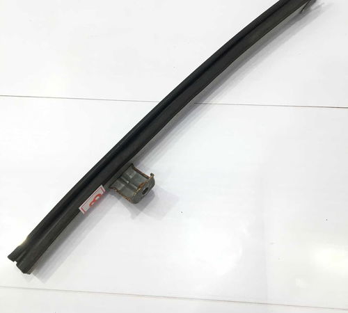 Guia Canaleta Vidro Dianteiro Esquerdo Nissan Tiida 09/15