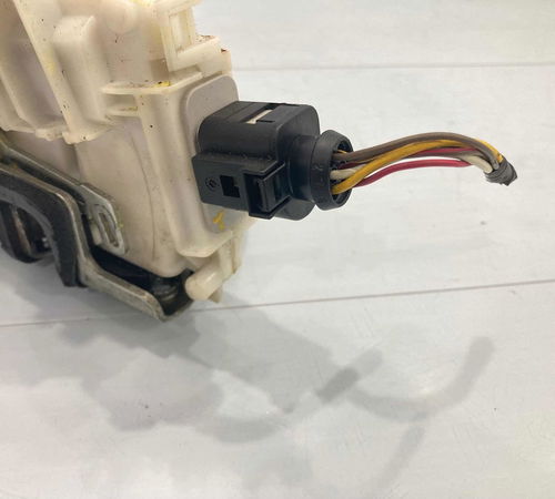 Fechadura Dianteira Esquerda Volkswagen Fox 2003/2014
