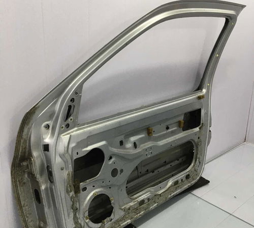 Porta Dianteira Direita Renault Clio 2004/2012 Com Detalhe