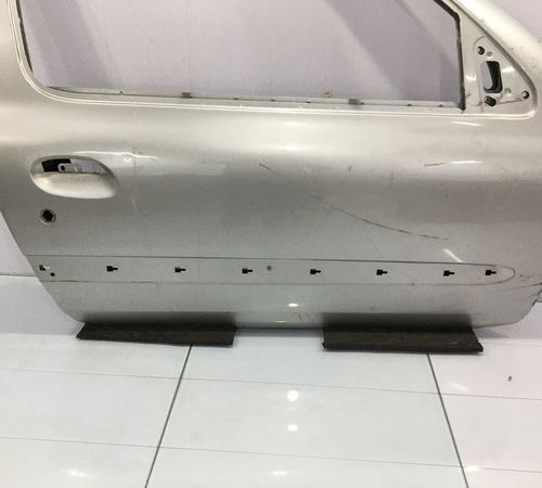 Porta Dianteira Direita Renault Clio 2004/2012 Com Detalhe