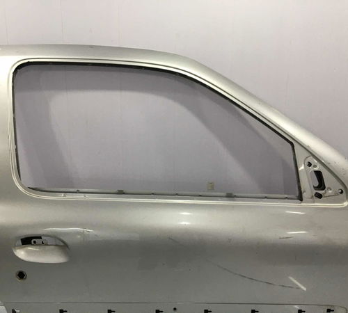 Porta Dianteira Direita Renault Clio 2004/2012 Com Detalhe