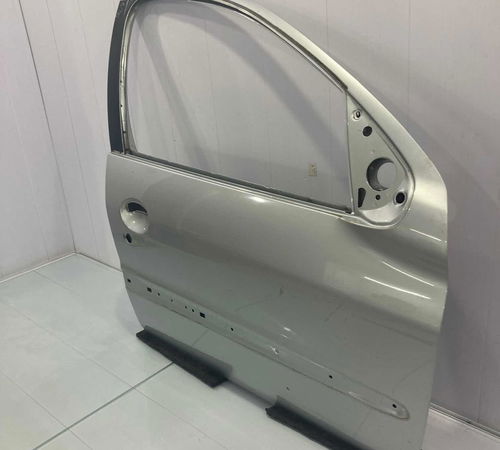 Porta Dianteira Direita Peugeot 207 2007/2015 Com Detalhes