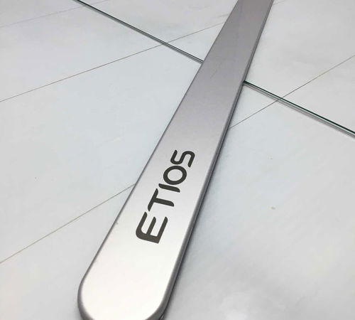 Friso Dianteiro Esquerdo Toyota Etios 20...