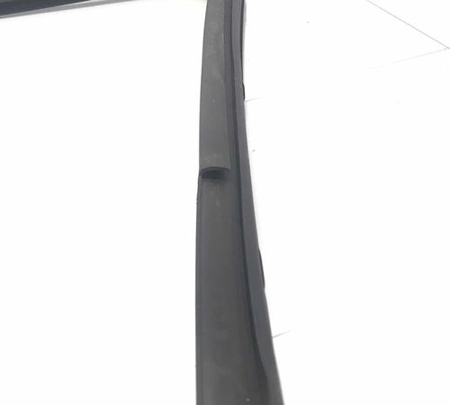 Borracha Canaleta Dianteira Direita Chevrolet Sonic 2012/16