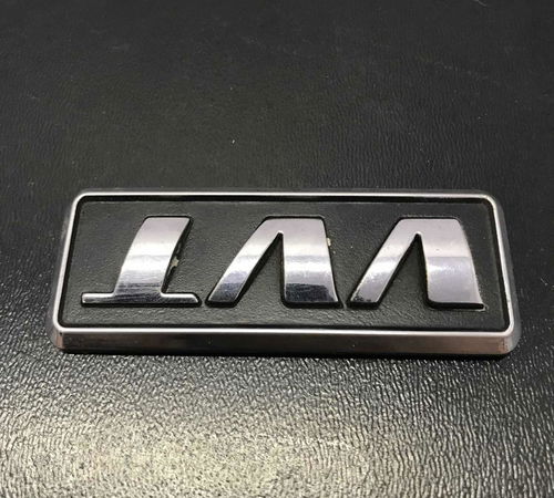 Emblema Vvt Dianteiro Direito Jac J3 Hatch 2012