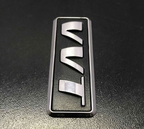 Emblema Vvt Dianteiro Direito Jac J3 Hatch 2012