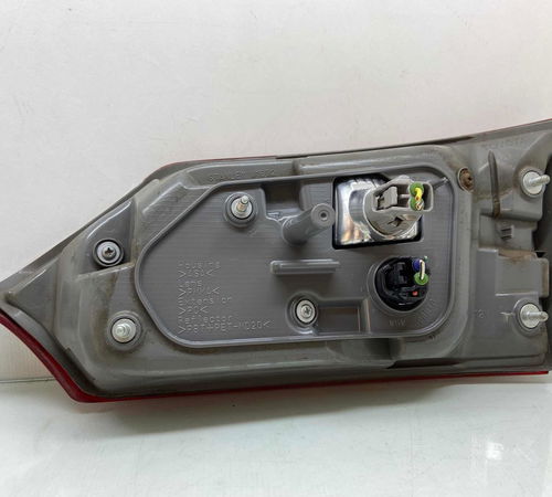 Lanterna Esquerda Tampa Traseira Toyota Corolla 2015/2018
