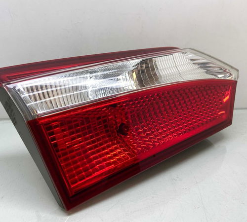 Lanterna Esquerda Tampa Traseira Toyota Corolla 2015/2018