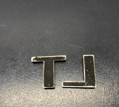 Emblema Lt Dianteiro Direito Chevrolet Agile 2008/2018