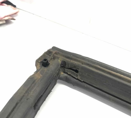 Borracha Vedação Dianteira Direita Nissan Tiida 2008/2014