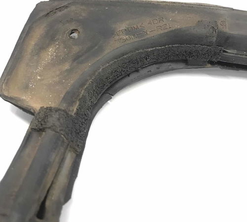Borracha Vedação Dianteira Direita Chevrolet Sonic 2012/2016
