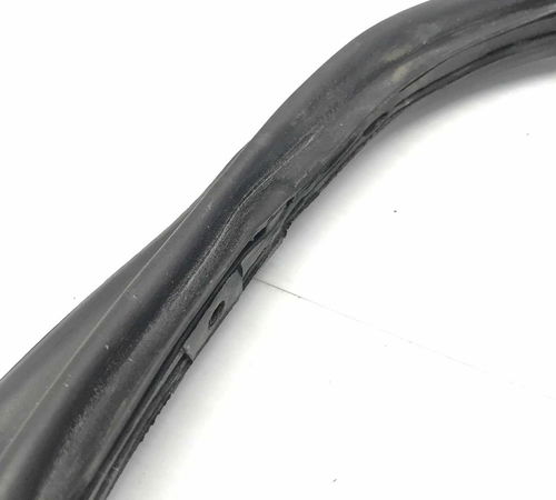 Borracha Vedação Dianteira Direita Chevrolet Sonic 2012/2016