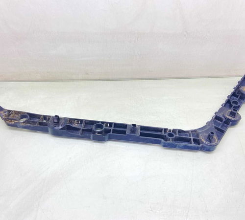 Guia Pára-choque Traseiro Direito  Nissan Sentra 2012/2016