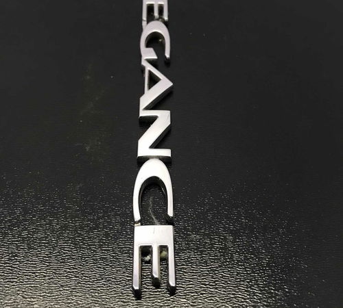 Emblema ( Elegance ) Porta Dianteira Direita Gm Vectra 06/12