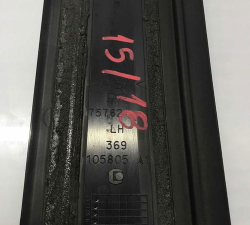 Acabamento Moldura Porta Tras Esquer Toyota Corolla 2015/18
