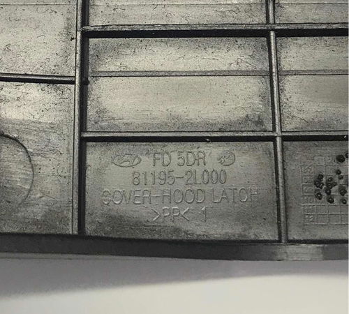 Moldura Fechadura Capô Dianteiro Hyundai I30 2009/2012