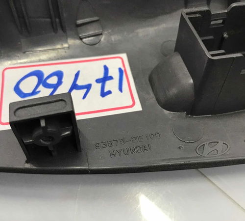 Moldura Botão Dianteiro Direito Hyundai Tucson 2008/2015