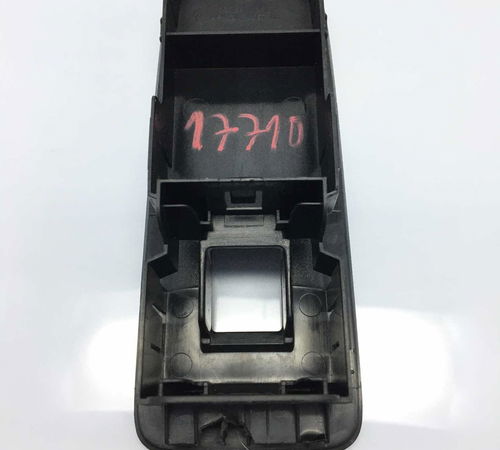 Moldura Botão Vidro Lado Direito Volkswagen Up 2013/2016