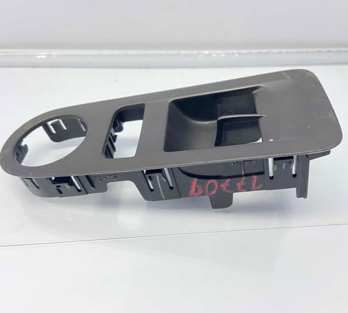 Moldura Botão Vidro Esquerdo Volkswagen Up 2013/2016